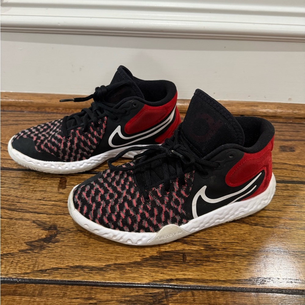NIKE Unisex's Kd Trey 5 VIII Sneaker Size 4.5